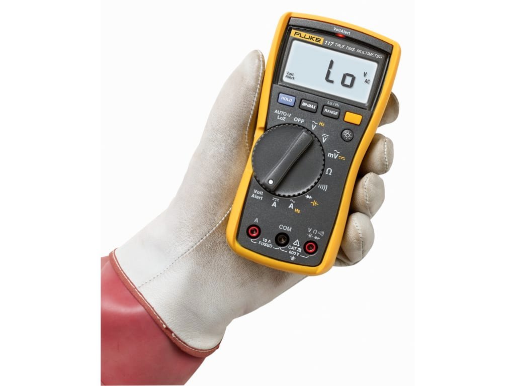 Fluke 117/323 - Electrician degs Combo Kit with 117 Multimeter and 323 Clamp Meter 2 Fluke 117/323 - Electrician degs Combo Kit with 117 Multimeter and 323 Clamp Meter - Image 2